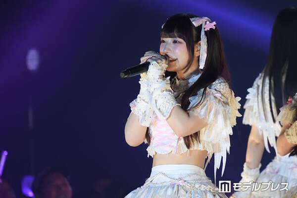 バズ曲連発・きゅるりんってしてみて、甘さ全開のパフォーマンスで魅了