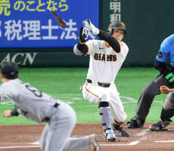 巨人】佐々木俊輔、バットを折りながら執念の適時打「先っぽに当たり