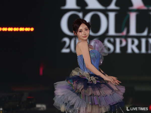 人気クリエイター・かにゃ、チュールドレスで抜群のスタイル披露