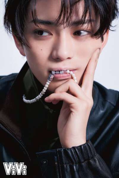 岩瀬洋志ら『ViVi』国宝級イケメンがジュエリーを纏う！きらめき