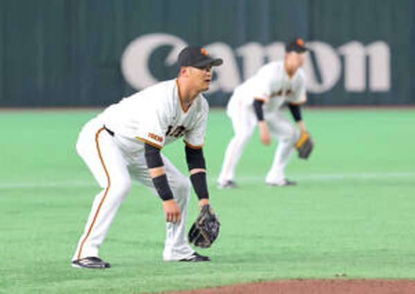 吉川尚輝　巨人　ユニフォーム　優勝記念　プロ野球　ホーム　セリーグ 巨人】吉川尚輝が6号同点ソロ 漆黒ユニホームで8月3日以来の一発